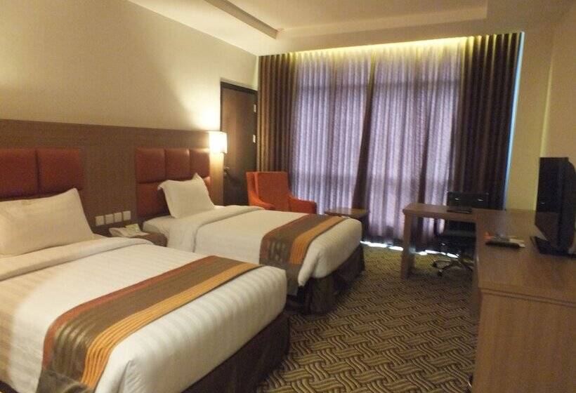 Номер Deluxe, Cavinton Hotel Malioboro Yogyakarta By Tritama Hospitality