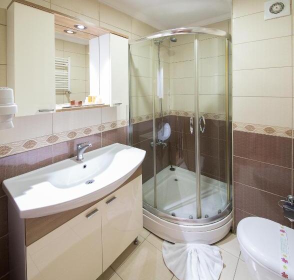 اتاق سوپریور سه تخته, Grand Zentrum Hotel & Cafe Restaurant   Taksim Square