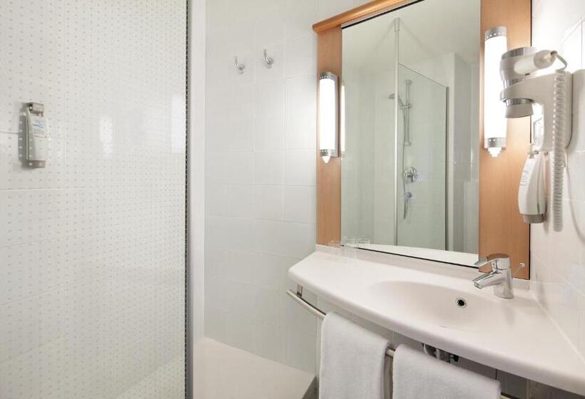 חדר סטנדרט, Ibis Milano Fiera