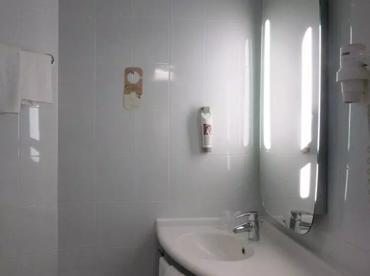 اتاق استاندارد, Ibis Milano Fiera