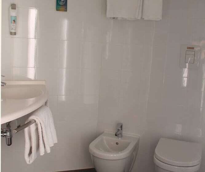 Quarto Estandar Cama Casal, Ibis Milano Fiera