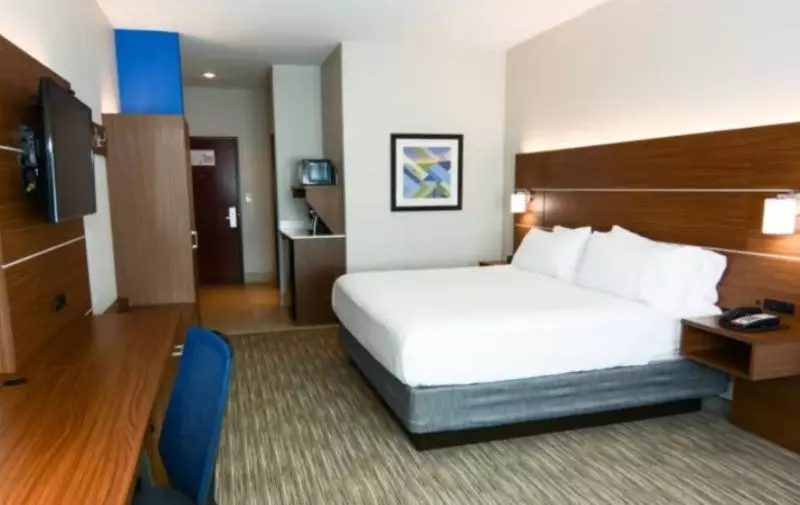 اتاق استاندارد با تخت بزرگ برای معلولان, Ramada Resort By Wyndham Dar Es Salaam