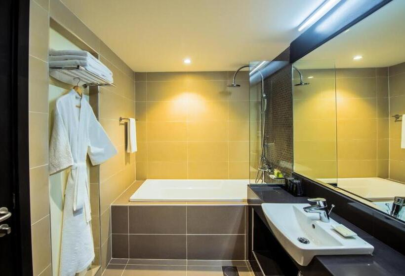 اتاق استاندارد با تخت بزرگ برای معلولان, Ramada Resort By Wyndham Dar Es Salaam