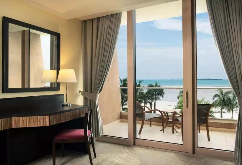 اتاق استاندارد با تخت بزرگ برای معلولان, Ramada Resort By Wyndham Dar Es Salaam