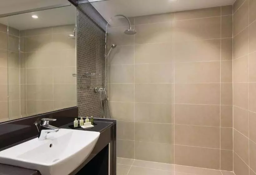 اتاق سوپریور با تخت بزرگ, Ramada Resort By Wyndham Dar Es Salaam