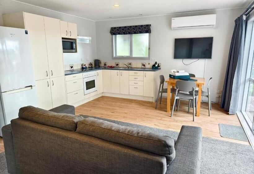 2-Bedroom Classic Apartment, Hideaway Of Rotorua