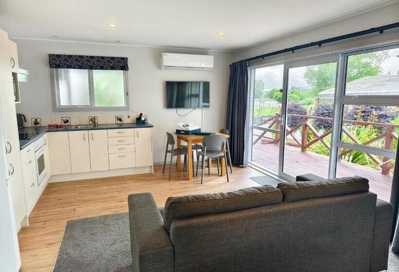 2-Bedroom Classic Apartment, Hideaway Of Rotorua