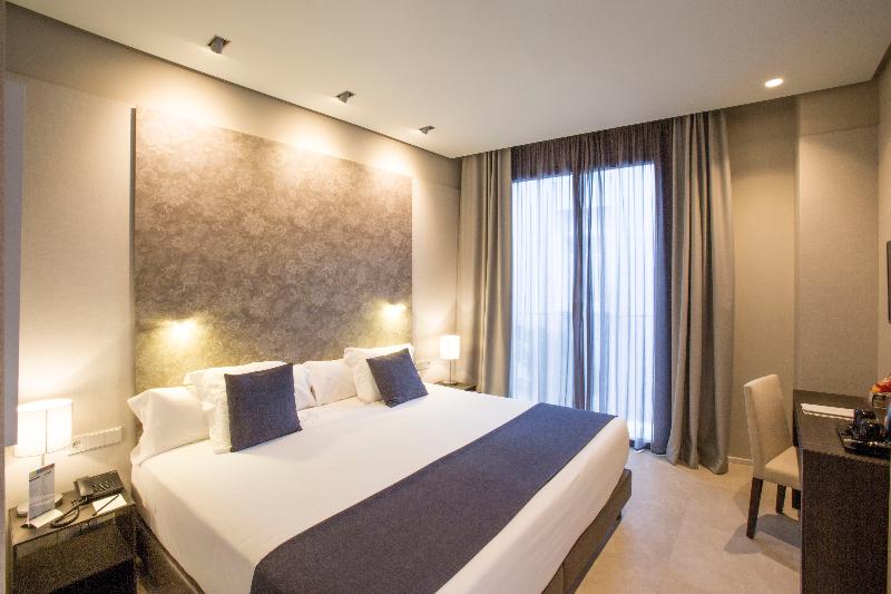Habitación Triple Estándar, Vincci Mercat