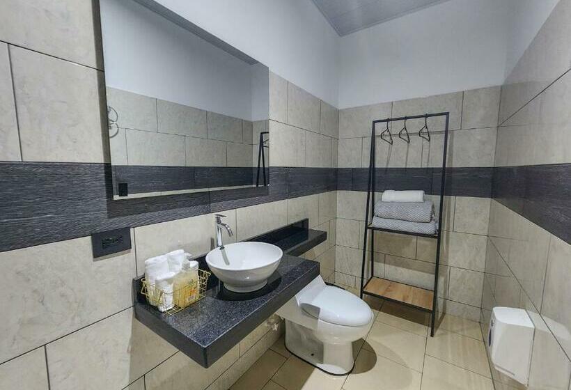 חדר משפחתי, Capri Doradal