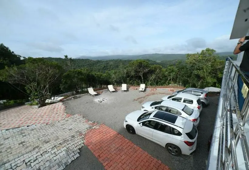 اتاق خانوادگی, Rk Mount Orchid Coorg