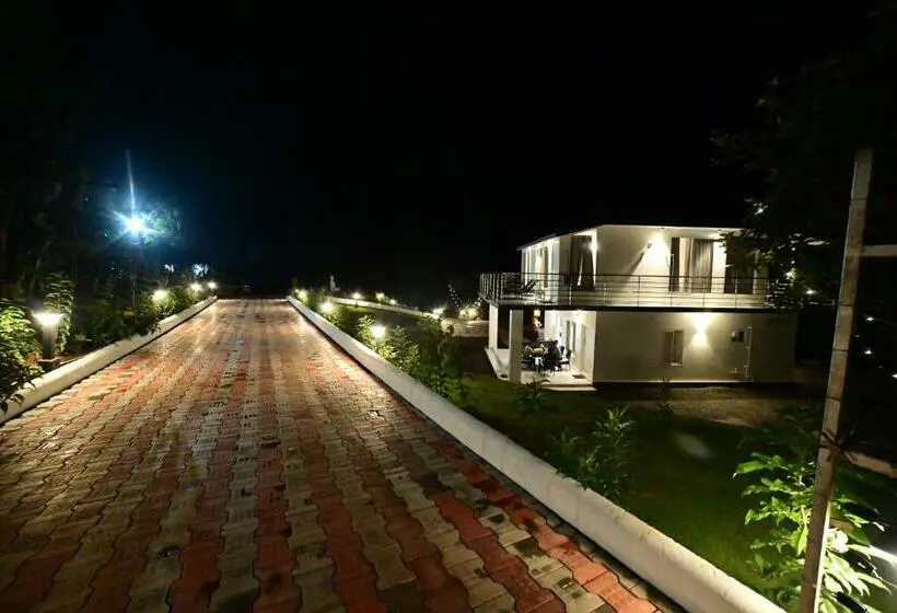 اتاق خانوادگی, Rk Mount Orchid Coorg