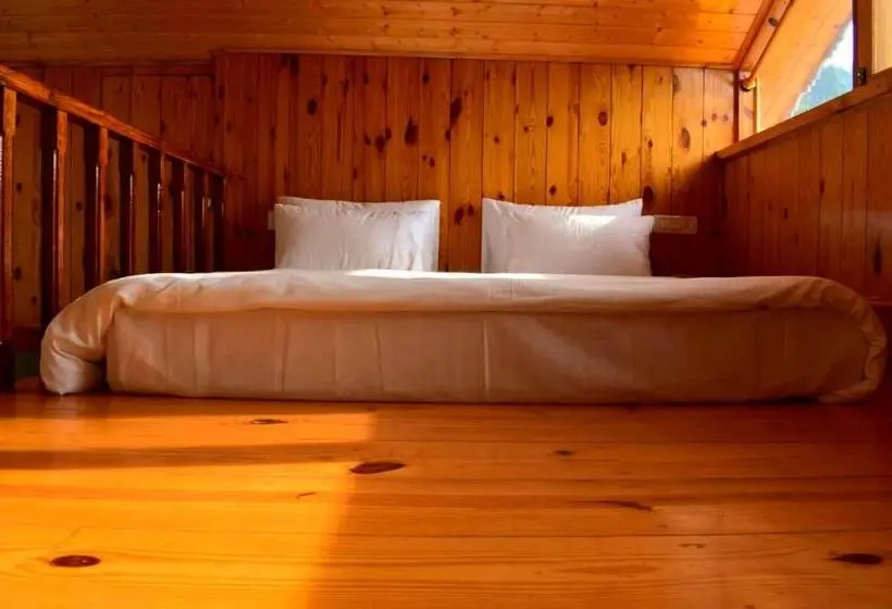 Deluxe Room Mountain View, The Landsby Cottages