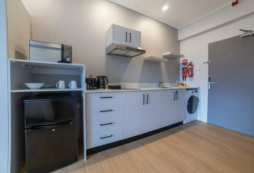 スタンダードスタジオ, Toorak Central