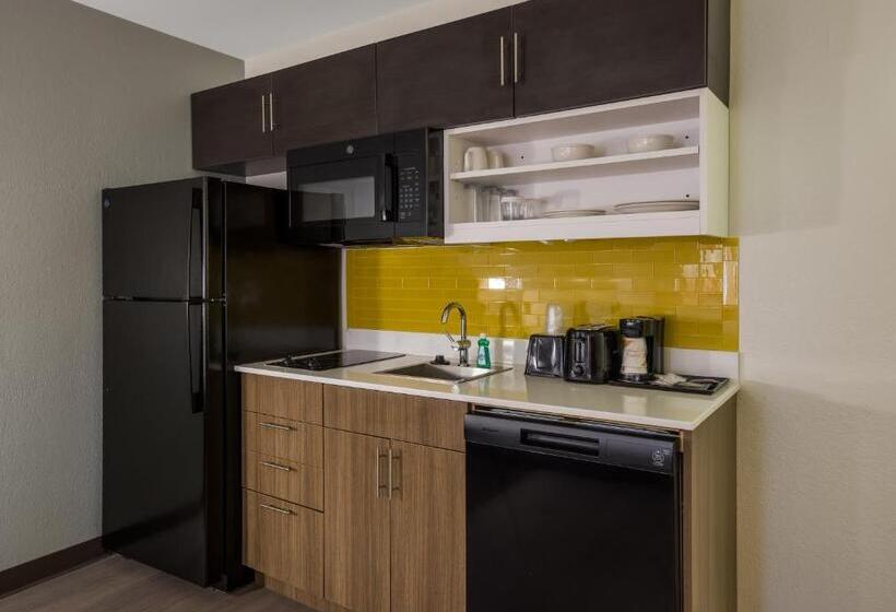 غرفة قياسية سرير ملكى, Mainstay Suites Savannah Midtown