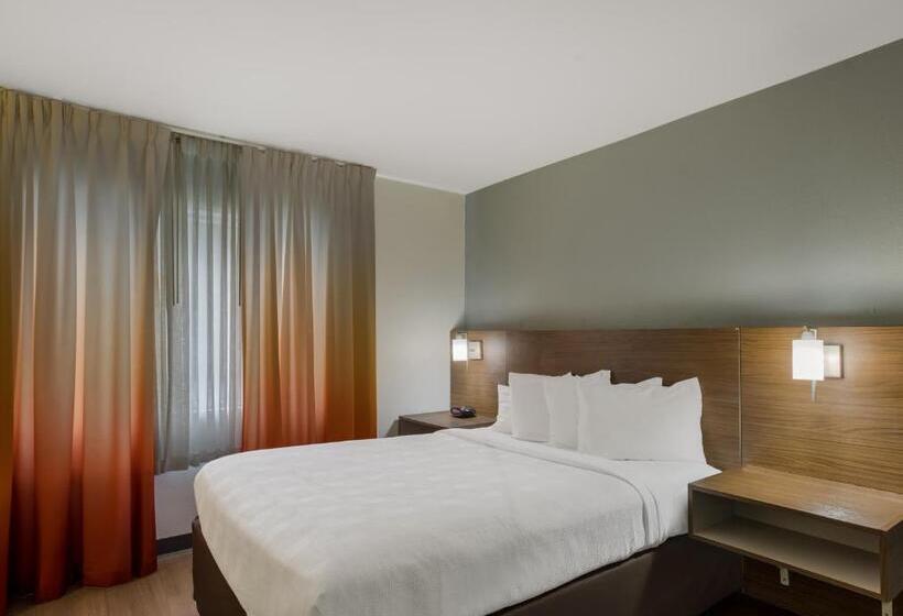 غرفة قياسية سرير ملكى, Mainstay Suites Savannah Midtown