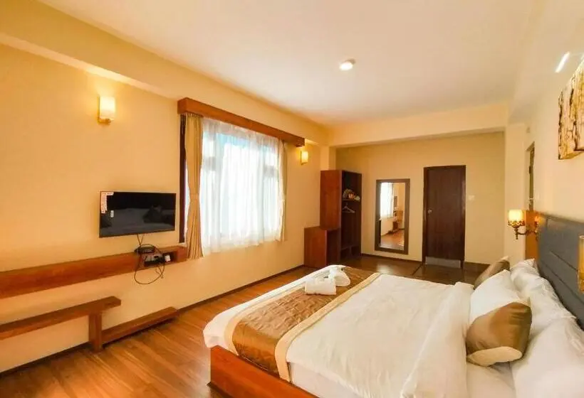 Chambre Economy, Sila Norphel Pelling