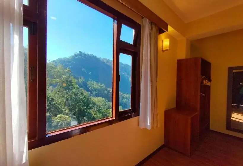 Chambre Economy, Sila Norphel Pelling