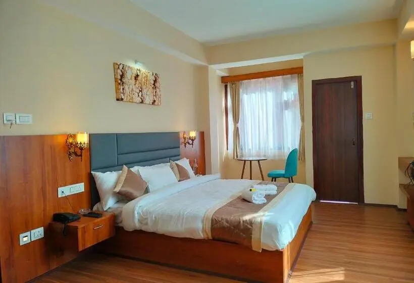 Chambre Economy, Sila Norphel Pelling