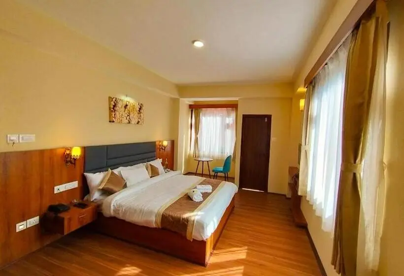 Chambre Economy, Sila Norphel Pelling