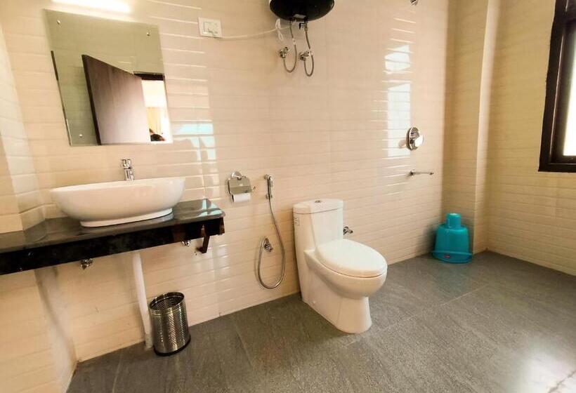 Номер Deluxe, Sila Norphel Pelling