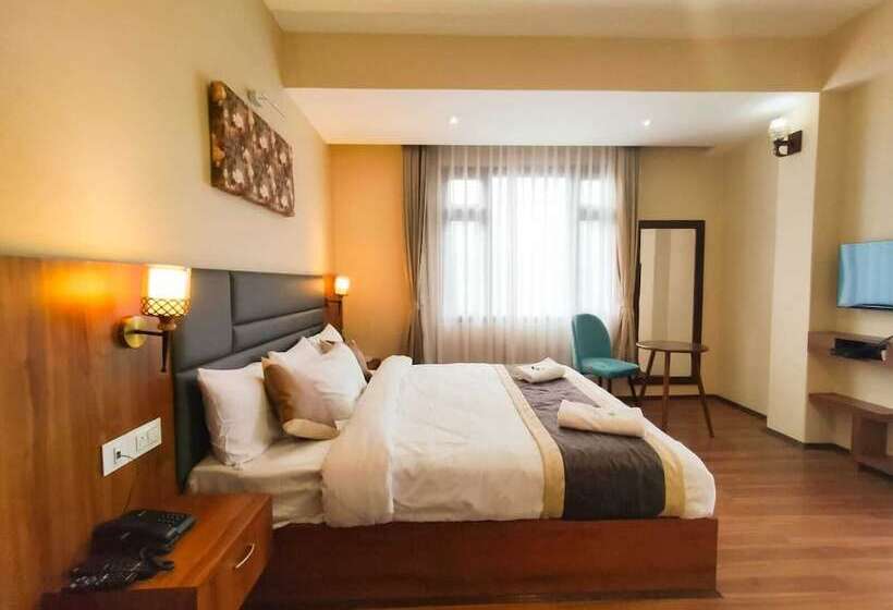 Номер Deluxe, Sila Norphel Pelling