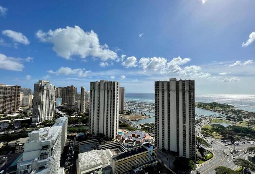 Апартаменты 1 Спальня с Балконом, Ala Moana Hotel 31st Floor