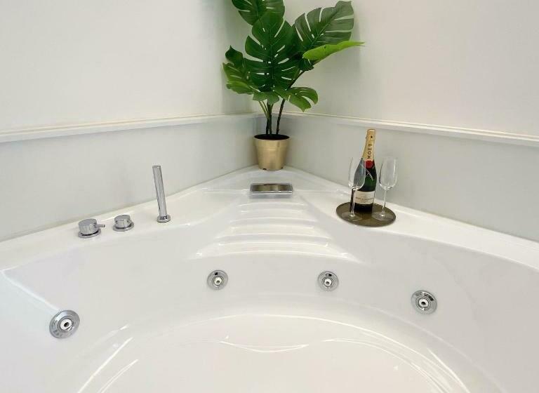 חדר סטנדרט עם ג'קוזי, Gualtieri B&b   Luxurys