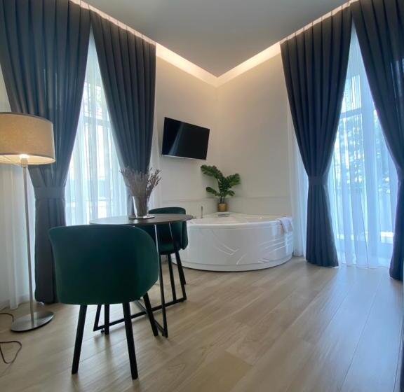 חדר סטנדרט עם ג'קוזי, Gualtieri B&b   Luxurys