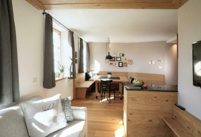 شقة غرفتين, Halbwöhrerhof