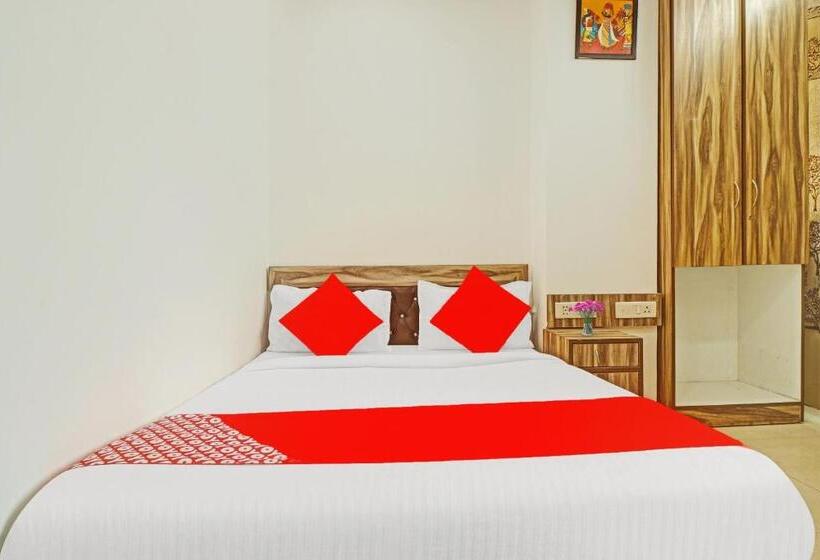 トリプルクラシックルーム, Oyo Flagship 70269  S P Residency