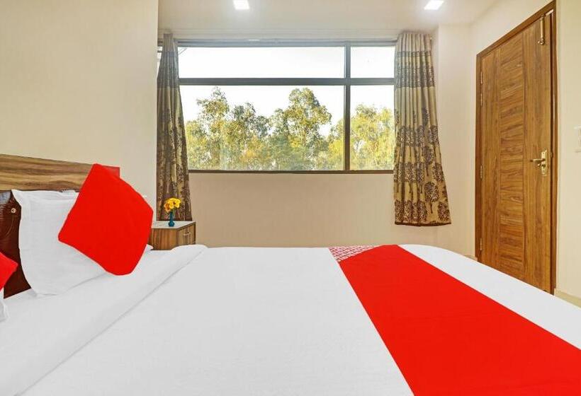 トリプルクラシックルーム, Oyo Flagship 70269  S P Residency