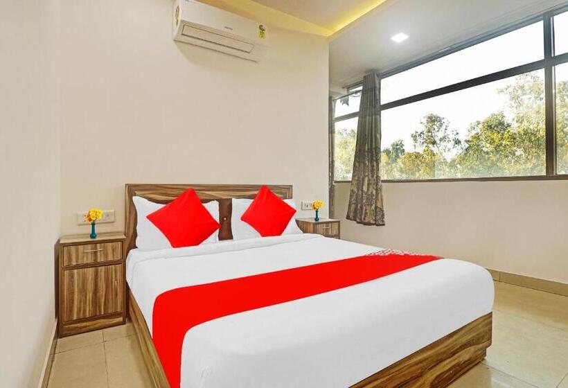 トリプルクラシックルーム, Oyo Flagship 70269  S P Residency