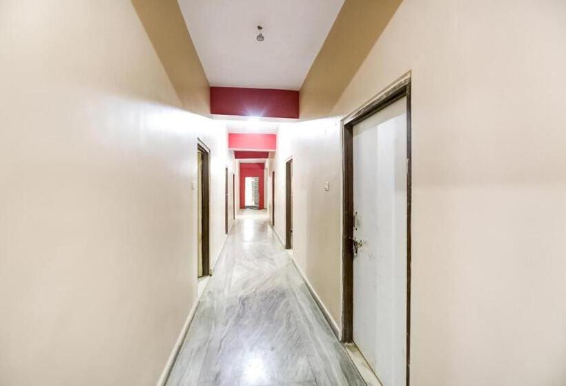 חדר קלאסי לשלושה, Spot On 702676  Shalya