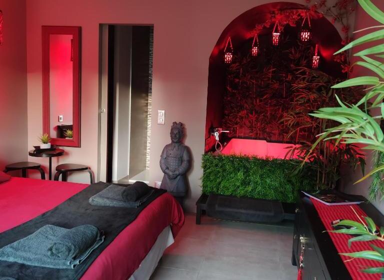 Номер Стандарт с Гидромассажем, Le Demeure De Poulpican Chambre La Grotte Jacuzzi Charme Romantique Terrasse Privée 300m Plage Et Re