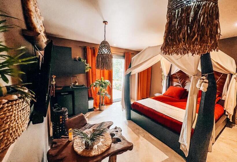 غرفة قياسية مزوَّدة بجاكوزي, Le Demeure De Poulpican Chambre La Grotte Jacuzzi Charme Romantique Terrasse Privée 300m Plage Et Re