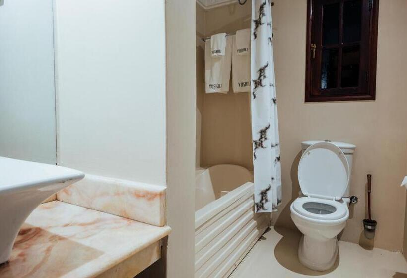 اتاق لوکس با تخت بزرگ, Yushili Hotel Kampala