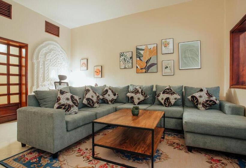 سوییت اجرایی, Yushili Hotel Kampala