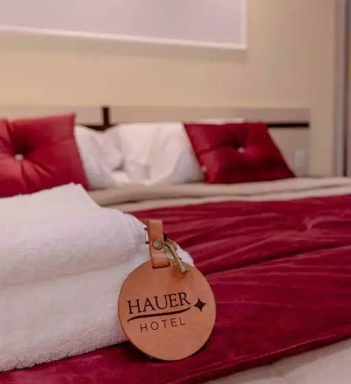 スーペリアの４人部屋, Hauer