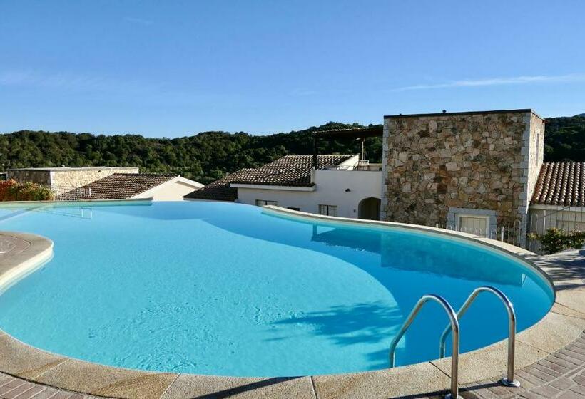 דירת חדר, Residence Con Piscina A 4 Km Da Baja Sardinia