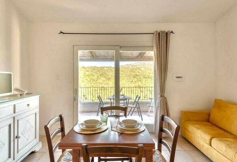 דירת חדר נוף לים, Residence Con Piscina A 4 Km Da Baja Sardinia