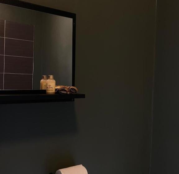 חדר סטנדרט, Ship Inn Ltd