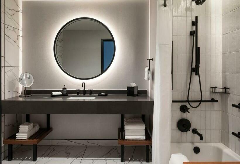 身障者適用キングサイズベッドルーム, The Trade, Autograph Collection