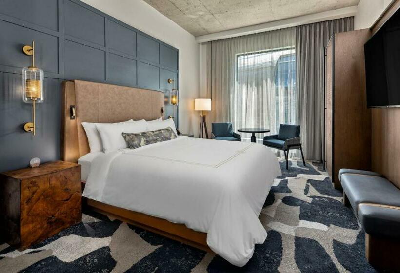 身障者適用キングサイズベッドルーム, The Trade, Autograph Collection