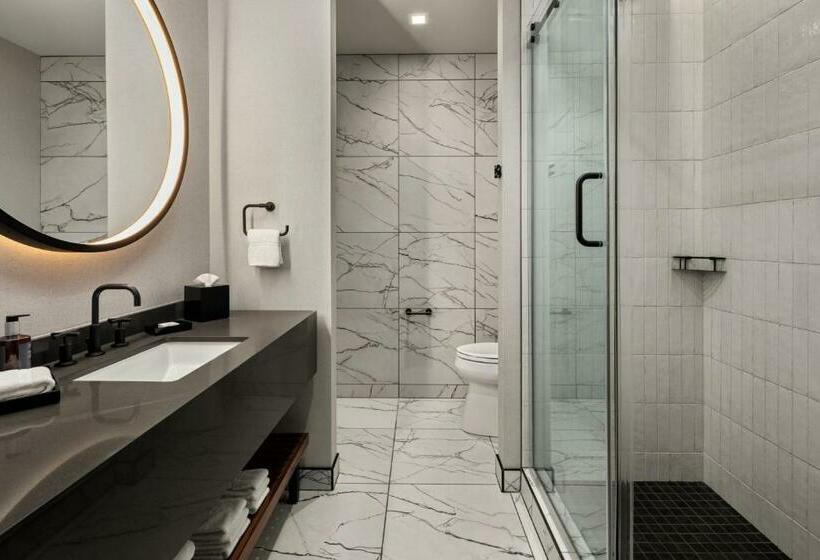 身障者適用キングサイズベッドルーム, The Trade, Autograph Collection