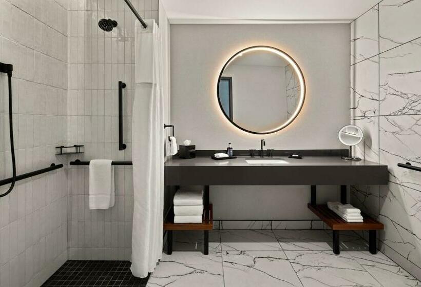 身障者適用キングサイズベッドルーム, The Trade, Autograph Collection