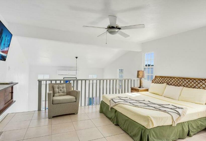 اتاق خانوادگی, Edwards Guesthouse