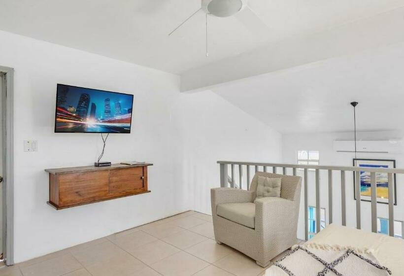 اتاق خانوادگی, Edwards Guesthouse