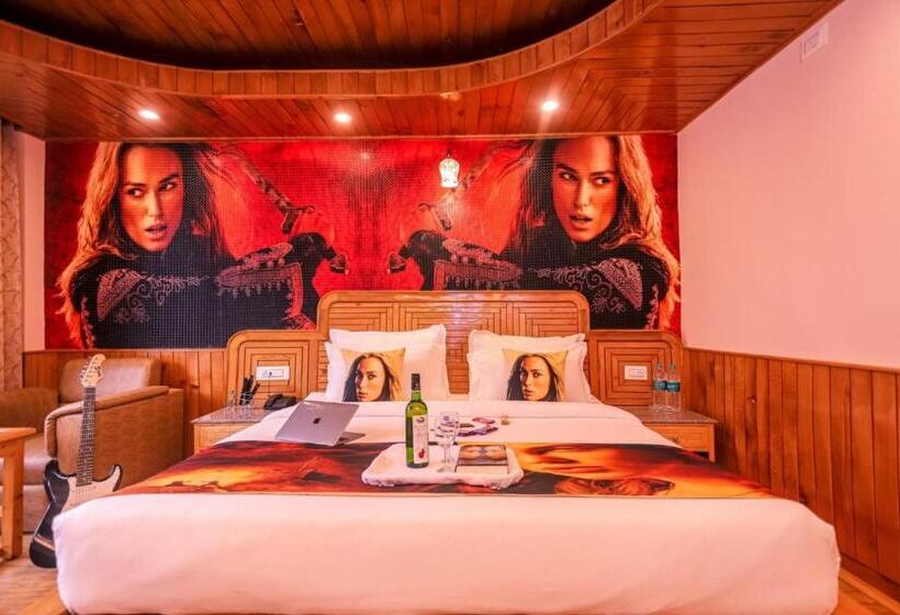 스탠다드 룸 킹사이즈 침대, Smuggler Resort Near Khatusham & Hadimba Temple With Parking & Swimming Pool