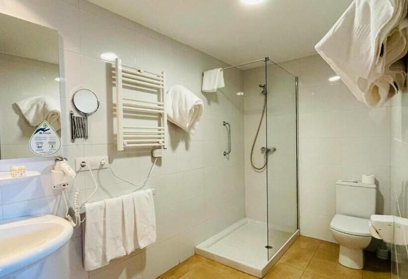 דירת שלושה חדרים, Estación De Montaña Manzaneda