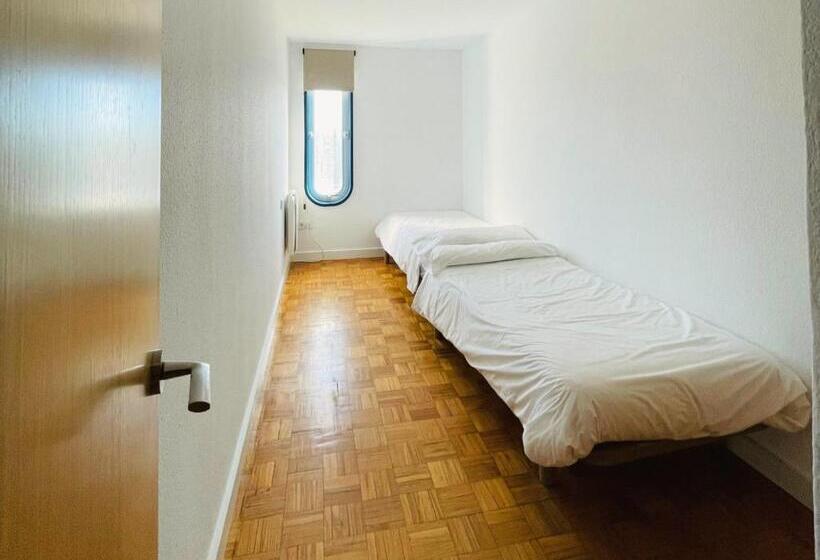 דירת שלושה חדרים, Estación De Montaña Manzaneda